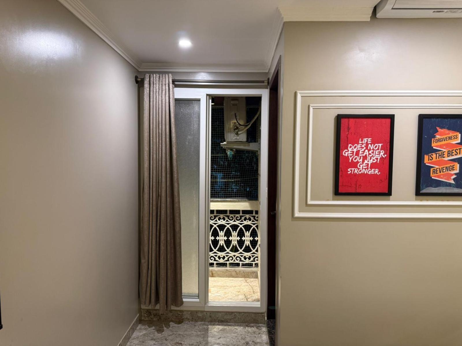 Hotel Lg Suites Bangalore Exterior photo